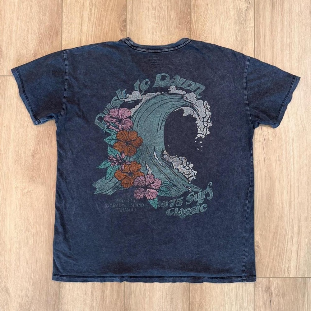Hollister Co. Women's Oversized Dusk to Dawn Surf Graphic Tee Size Medium